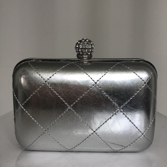 Silver mini clutch handbag with silver hardware + chain - Picture 1 of 8